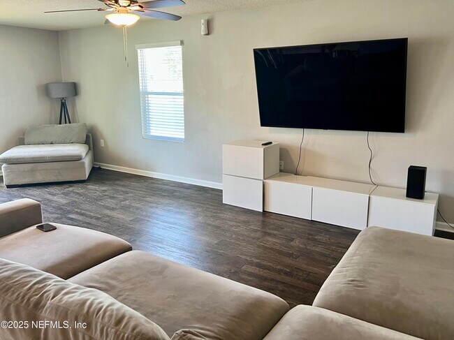 Foto del edificio - 3616 Alta Lakes Blvd