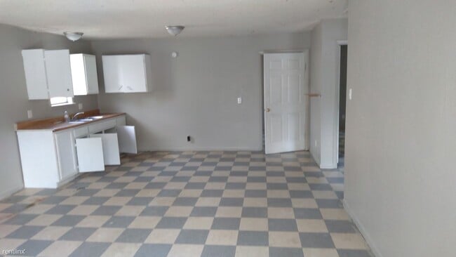 Building Photo - 3 br, 1 bath House - 602 East 2nd Street