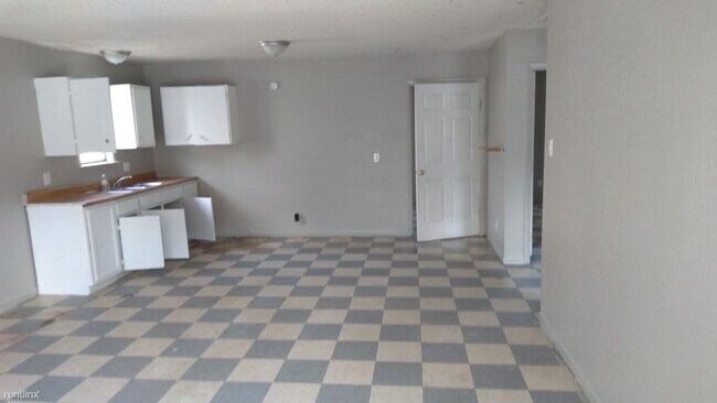 Foto del edificio - 3 br, 1 bath House - 602 East 2nd Street