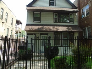 Building Photo - 2825 N Albany Ave