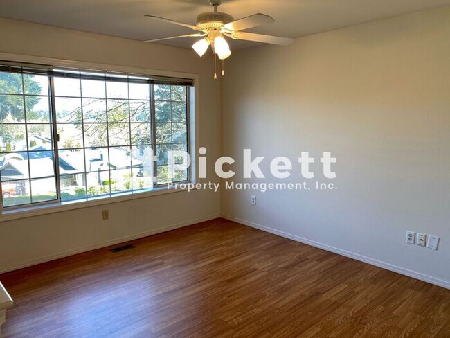 Building Photo - 2844 Fircrest Dr SE