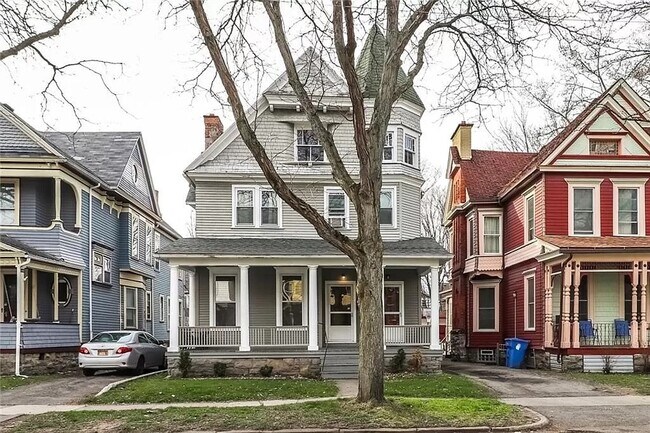 Front of House - 473 Alexander St