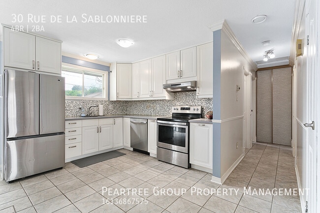 Photo du bâtiment - Superb Sablonniere--4 Bedroom Home for Rent