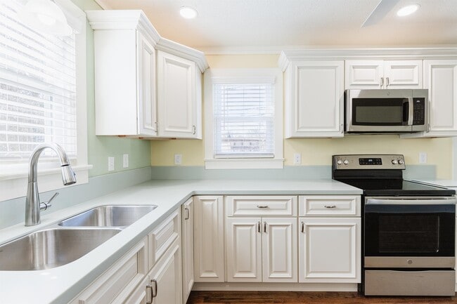 Photo - 207 N Beacon St House