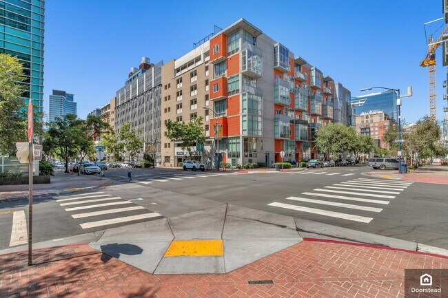 Building Photo - 1025 Island