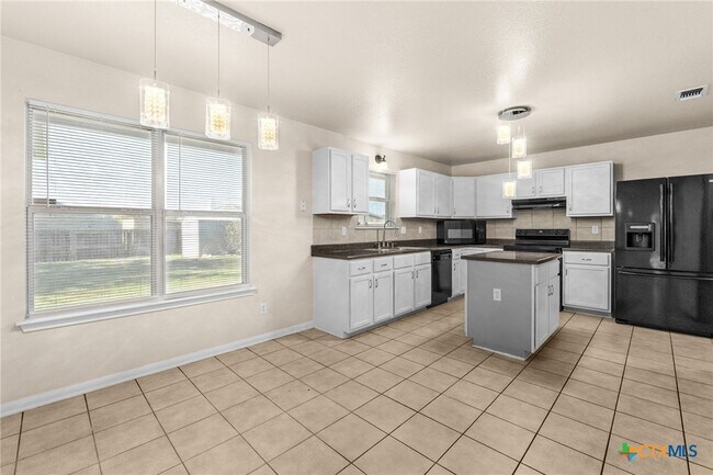Foto del edificio - 211 Sims Ridge Dr