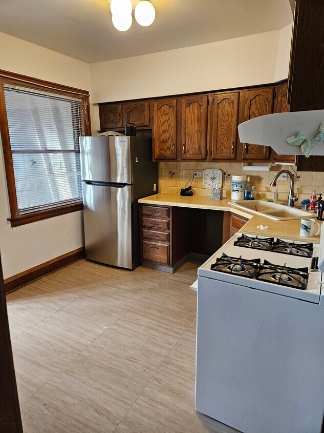 14x10 kitchen - 4430 N Monitor Ave