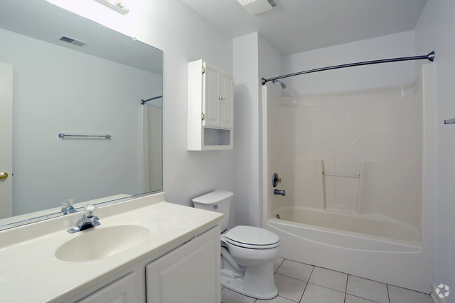 3BR, 2BA - Bathroom - York Meadow