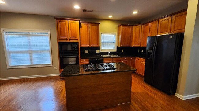 Building Photo - 7662 Forest Glen Way