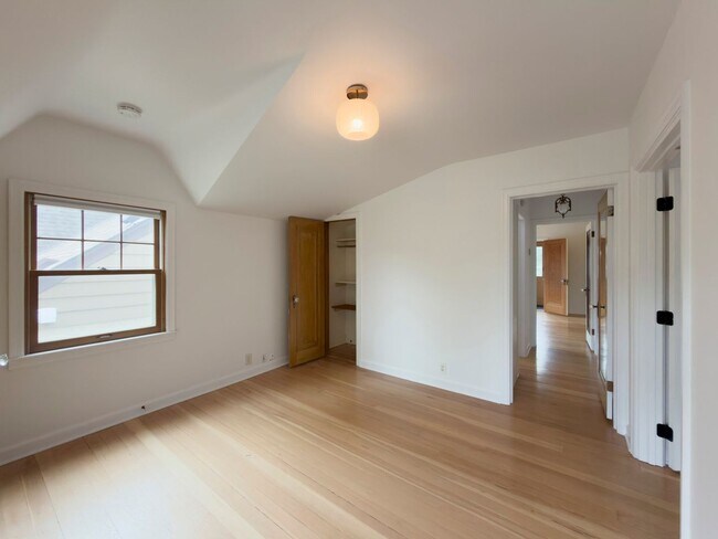 Foto del edificio - 5000 Cedar Ave S