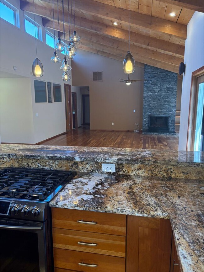 Foto del edificio - Unfurnished, 1-year long-term rental, Proc...
