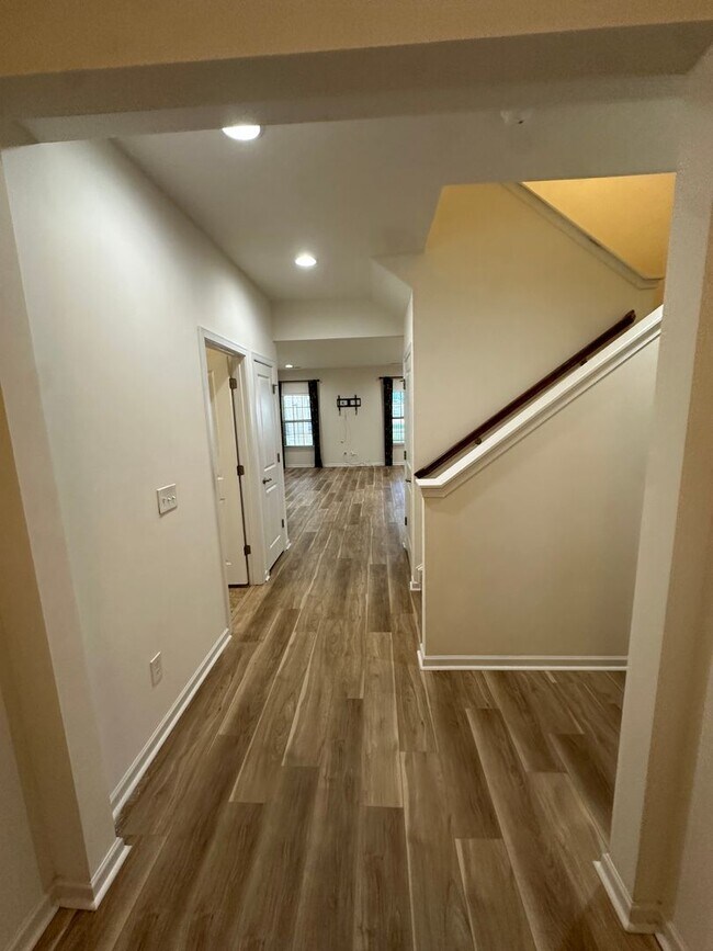 Foto del edificio - Beautiful 4 Bed 2.5 bath Home in Murfreesb...