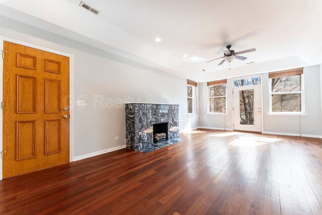 Foto del edificio - 4406 N Sacramento Ave