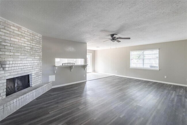 Foto del edificio - 12702 St Alban Ct