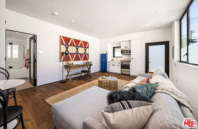 Foto del edificio - 303 Windward Ave