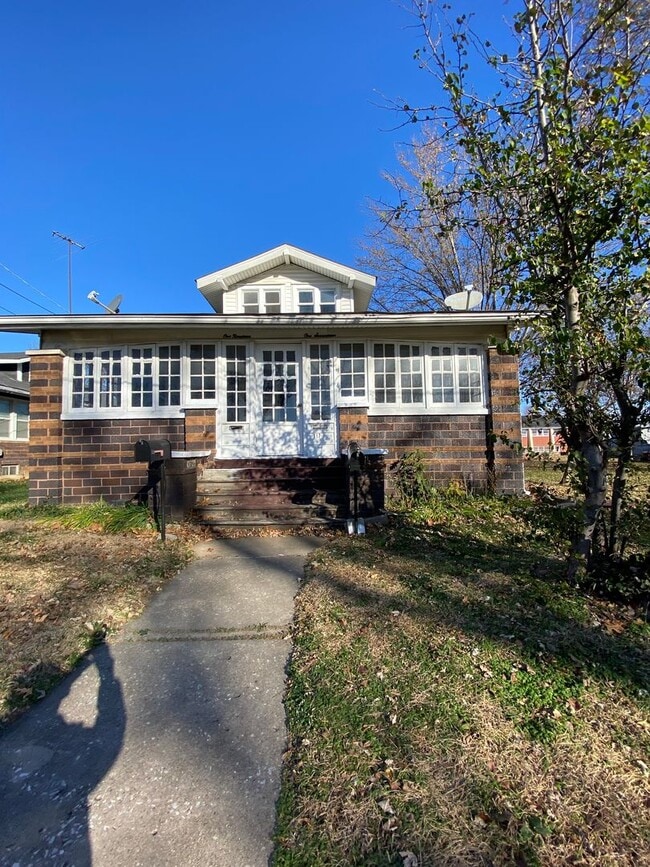 Building Photo - 117 W Birch St