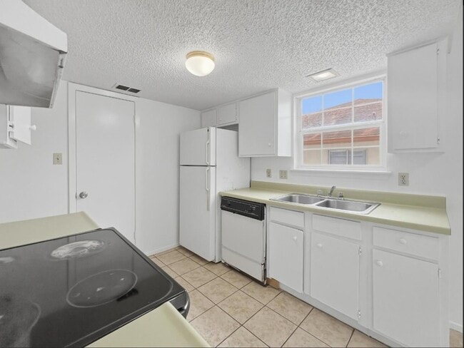 Building Photo - 3427 Willowrun Dr