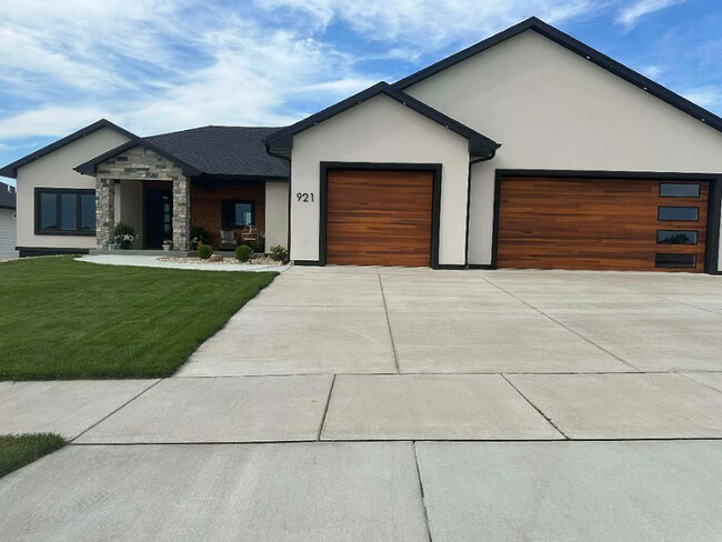 Foto del edificio - 921 Haley