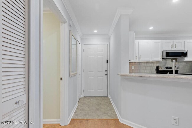 Building Photo - 400 Sandiron Cir