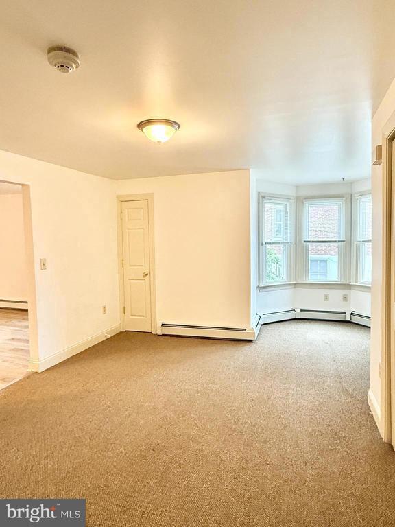 Foto del edificio - 26 N Main St