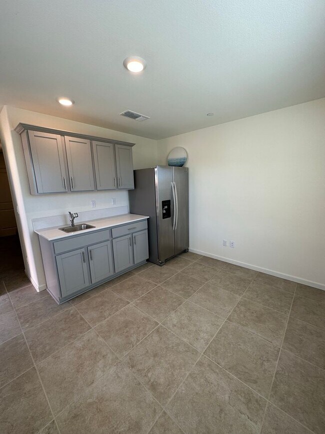 Building Photo - New Cozy Mother in Law Unit - Available Now!