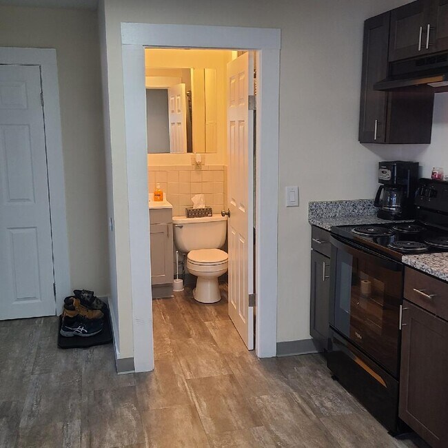 Bath room - 33 Brook St