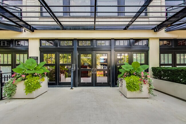 Foto del edificio - 1111 W 15th St