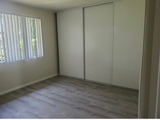 Foto del edificio - 14802 Newport Ave