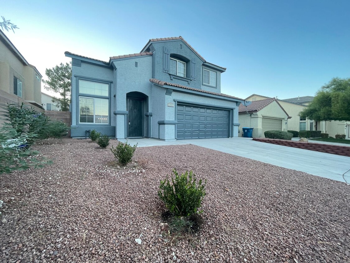 Primary Photo - Gorgeous Furnished two story 5 bedroom 3 B...