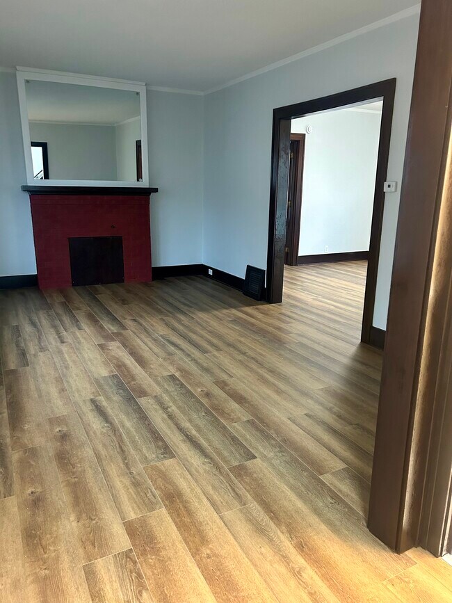 Sala de estar desde la puerta de entrada - 214 N Normal