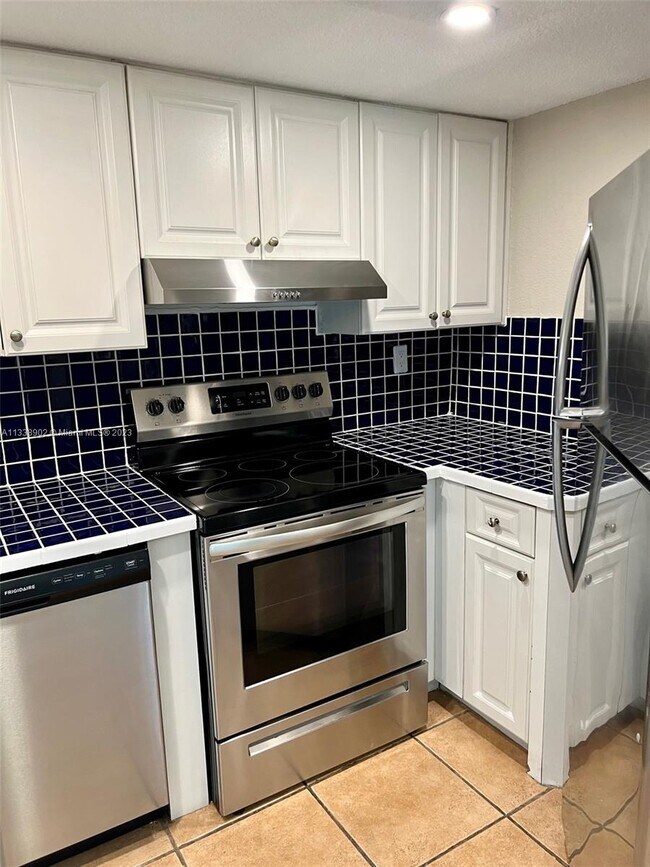 Foto del edificio - 8215 SW 152nd Ave