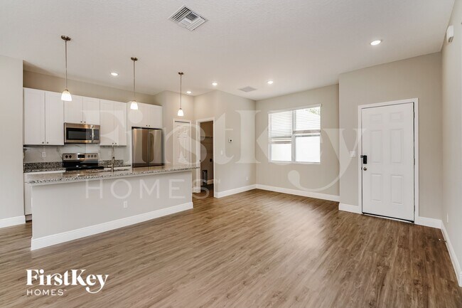 Building Photo - 612 Reading St SE