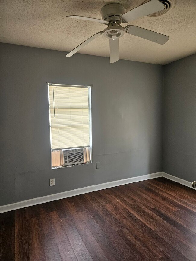 Building Photo - Available now! THIS PROPERTY IS SECTION 8 FRIENDLY!