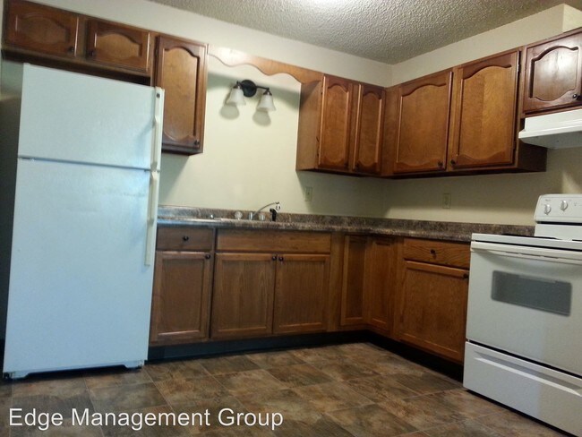 Building Photo - 1621 Carriage Hill Dr