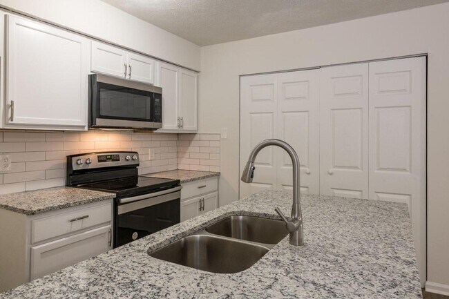 Building Photo - 9250 Woodgreen Way