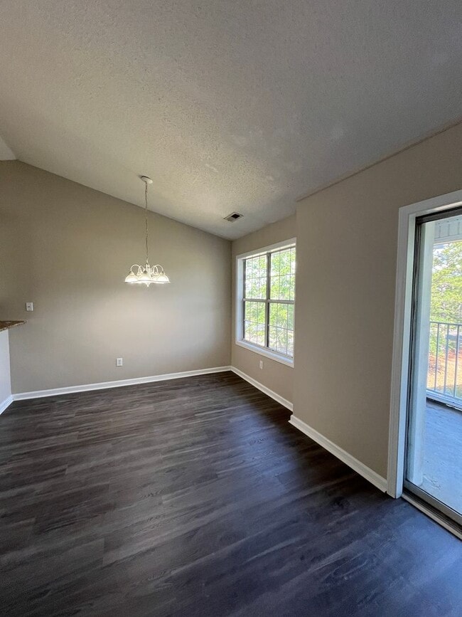 Building Photo - 2 Bedroom, 2 Bath, Third Floor Condo for L...
