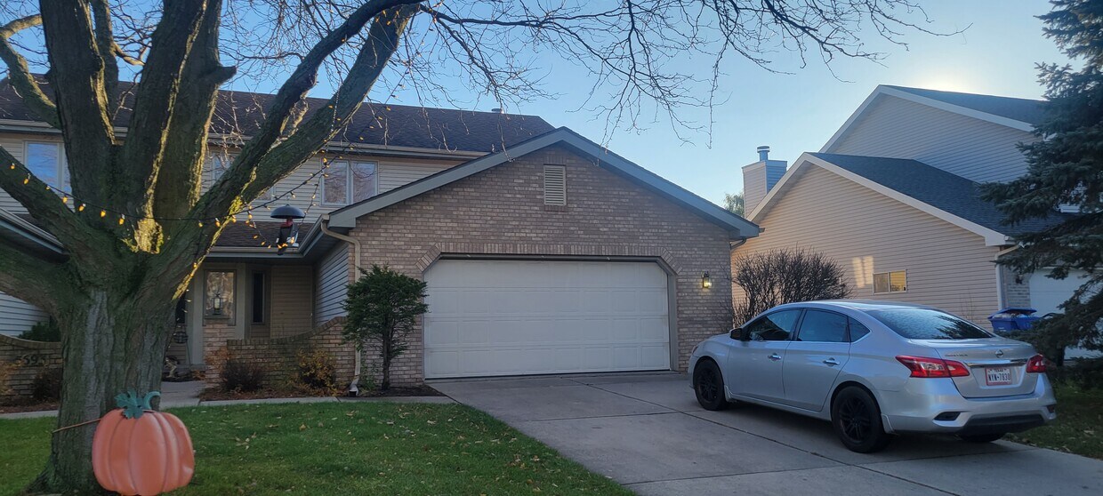 5695 Wilshire Dr, Fitchburg, WI 53711 House Rental in Fitchburg, WI