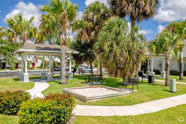 BBQ & Picnic Area - Aviara Lake Worth - 3884 Melaleuca Ln