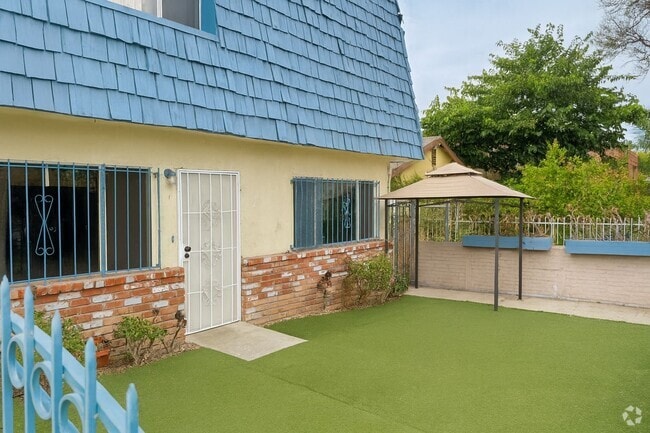Building Photo - 548 Hyde Park Pl