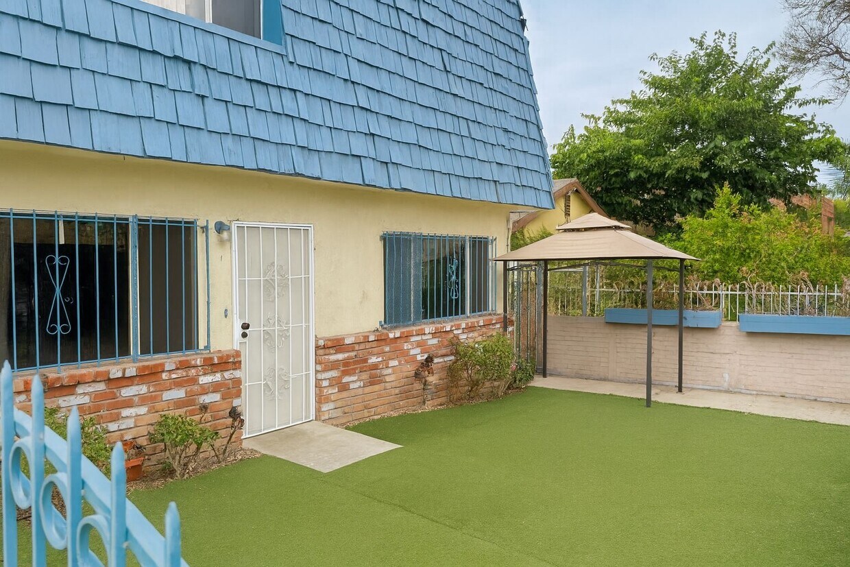 Foto principal - 548 Hyde Park Pl
