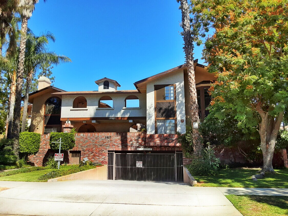 Primary Photo - 1517 Rock Glen Ave
