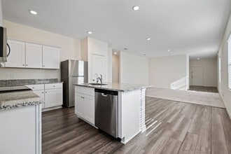 Building Photo - 614 Edge Lake Ct