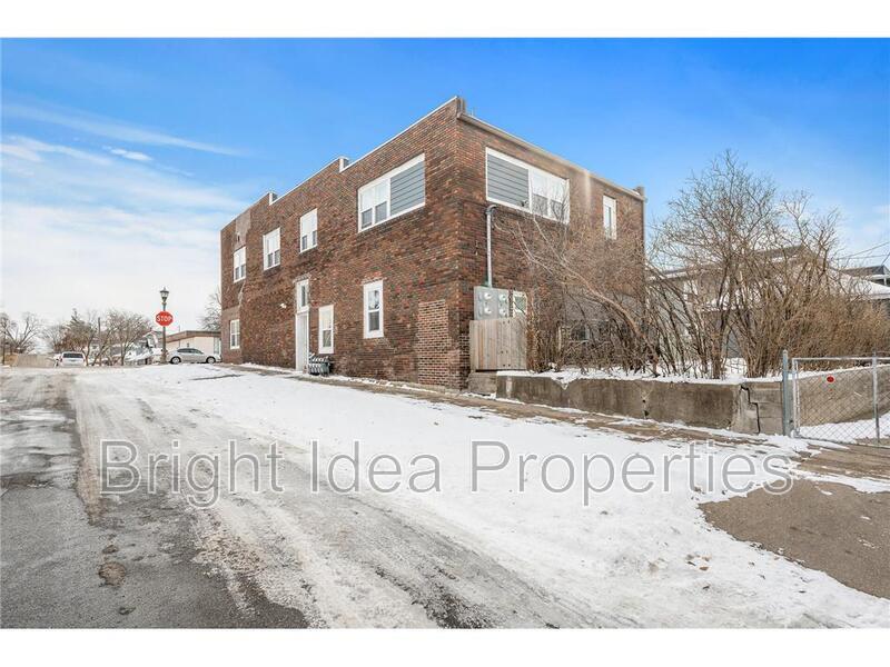 Foto principal - 1051 Arkwright St N