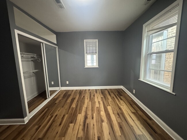 Foto del edificio - 2062 N Damen Ave