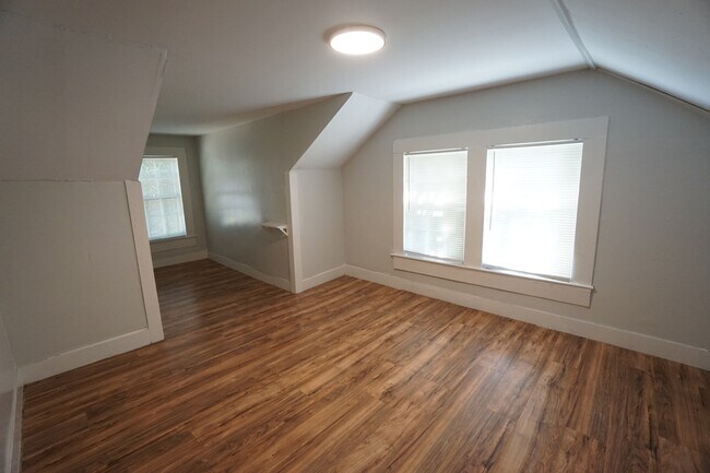 Building Photo - 1906 15th Ct N