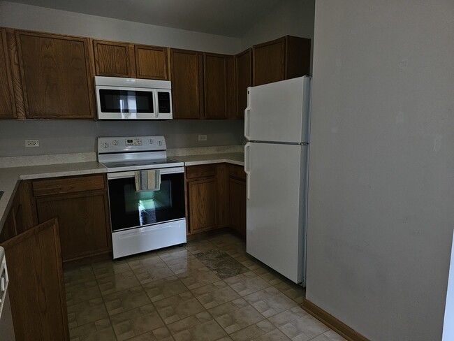 Building Photo - 1454 McClure Rd