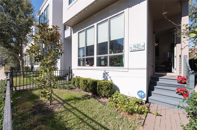 Foto del edificio - 1421 W 24th St