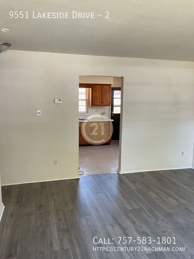 Foto del edificio - 9551 Lakeside Dr