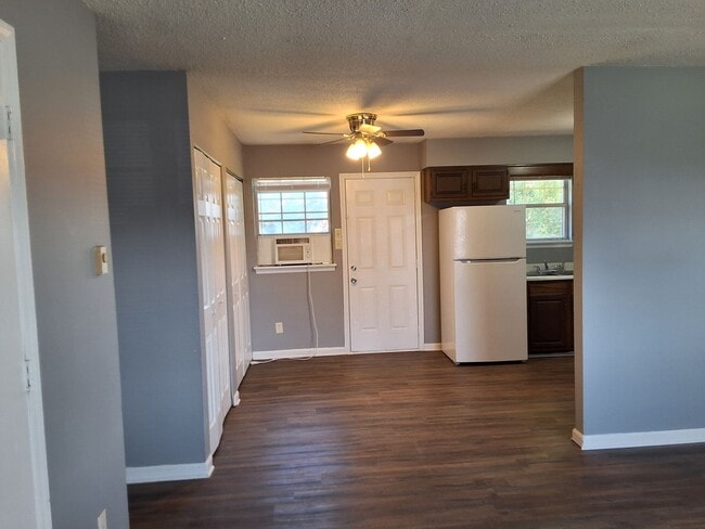 Foto del edificio - 310 Diecks Dr