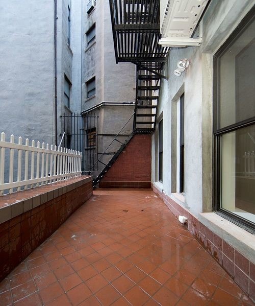 Building Photo - 352 3rd Ave